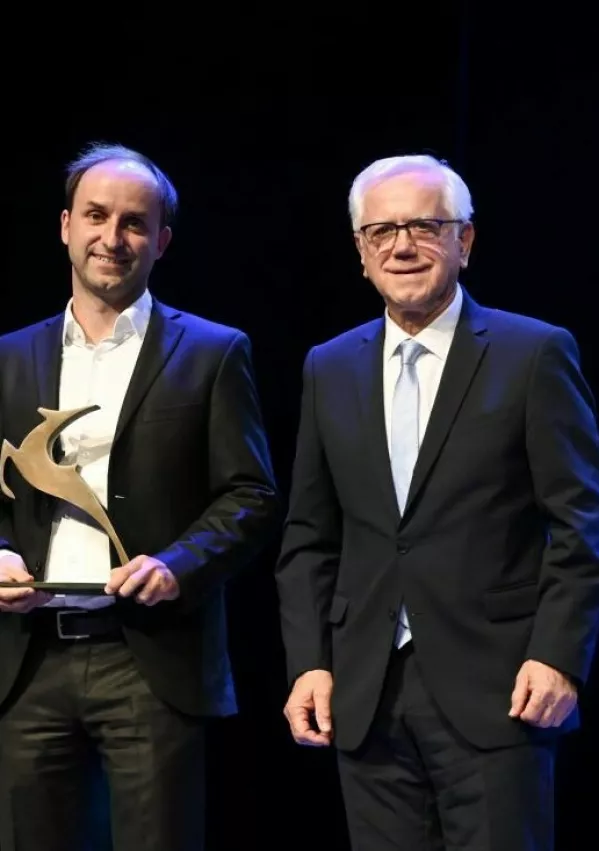 Andraž Krajnc, Caretronic, bronasta gazela 2024, in Bogomir Mirko Stra&scaron;ek, predsednik Sveta Gazela. Foto: Nik Erik Neubauer