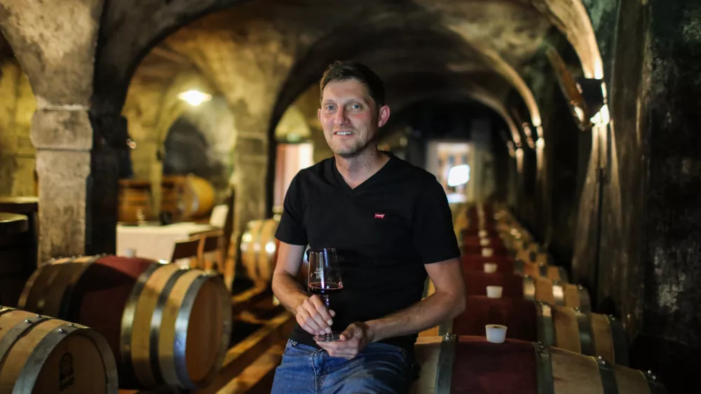 Jure Grubar, glavni enolog in direktor Kleti Kr&scaron;ko - 26.08.2021 - Klet Kr&scaron;ko - največja vinska klet v vinorodni deželi Posavje - Kmečka zadruga Kr&scaron;ko, z. o. o. Rostoharjeva ul. 88 //FOTO: Bojan Velikonja / Foto: Bojan Velikonja