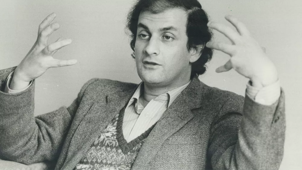 CANADA - OCTOBER 17: Award winner: Salman Rushdie; who won the Booker Prize for his first novel; Midnight's Children; is savoring the possibility that he may win again for his second book; Shame. (Photo by Reg Innell/Toronto Star via Getty Images) / Foto: Reg Innell