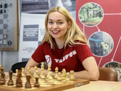 Lauri kava pomaga tudi pri igranju &scaron;aha.&nbsp;/ Foto: Luka Cjuha