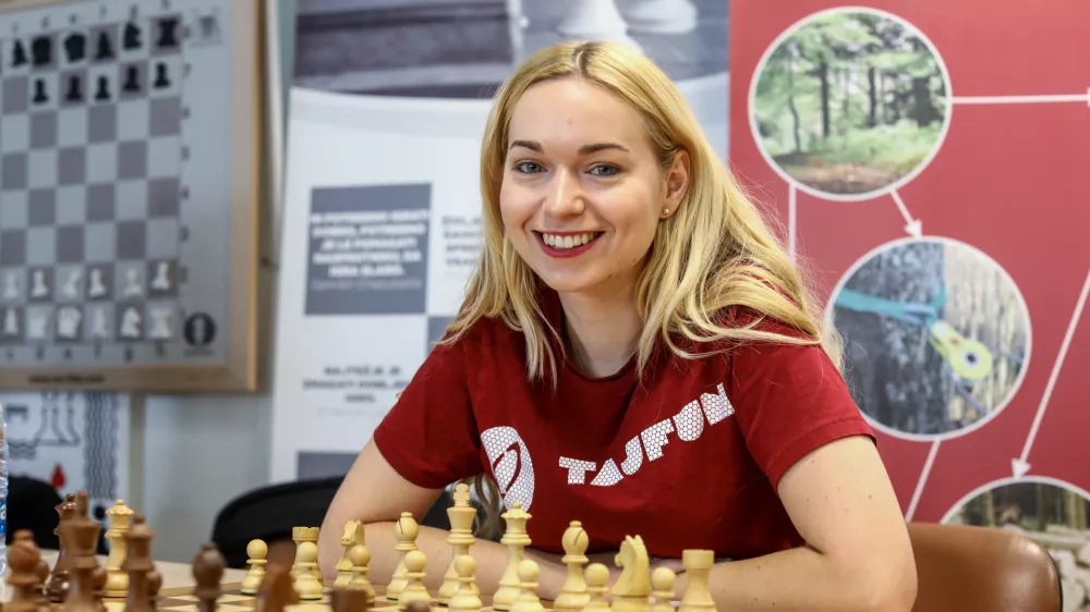 Lauri kava pomaga tudi pri igranju &scaron;aha.&nbsp;/ Foto: Luka Cjuha