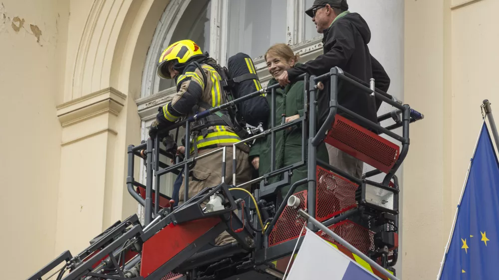Ljubljana, Narodni muzej Slovenije.Vaja evakuacije iz objekta v organizaciji Narodnega muzeja Slovenije, Prirodoslovnega muzeja Slovenije, Slovenskega muzejskega drustva in Zavoda za varstvo kulturne dediscine Slovenije skupaj z Gasilsko brigado Ljubljana, Policijsko upravo Ljubljana, ministrstvom za kulturo in drzavnim zborom.