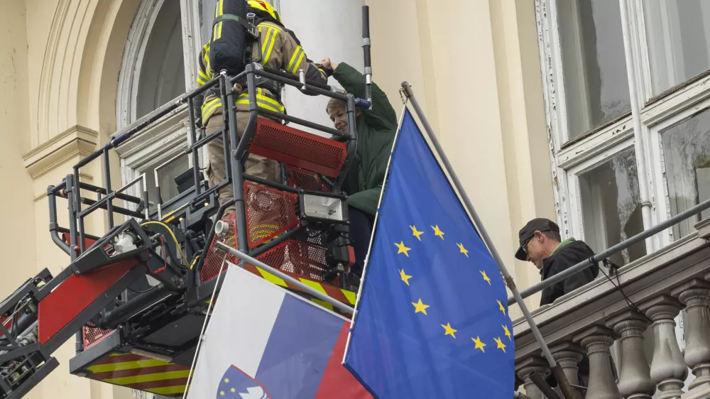 Ljubljana, Narodni muzej Slovenije.Vaja evakuacije iz objekta v organizaciji Narodnega muzeja Slovenije, Prirodoslovnega muzeja Slovenije, Slovenskega muzejskega drustva in Zavoda za varstvo kulturne dediscine Slovenije skupaj z Gasilsko brigado Ljubljana, Policijsko upravo Ljubljana, ministrstvom za kulturo in drzavnim zborom.