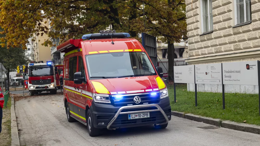 Ljubljana, Narodni muzej Slovenije.Vaja evakuacije iz objekta v organizaciji Narodnega muzeja Slovenije, Prirodoslovnega muzeja Slovenije, Slovenskega muzejskega drustva in Zavoda za varstvo kulturne dediscine Slovenije skupaj z Gasilsko brigado Ljubljana, Policijsko upravo Ljubljana, ministrstvom za kulturo in drzavnim zborom.