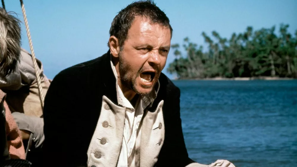 Anthony Hopkins se je vživel v kapitana Williama Bligha in za vlogo prejel &scaron;tevilne pohvale.  Foto. Profimedia.si