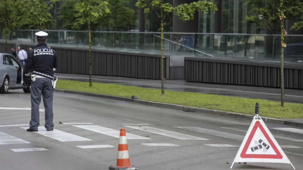 - 12.05.2016 - prometna nesreča - Vilharjeva cesta - ogled kraja prometne nesreče - policija - varnost v prometu   ///FOTO: Luka Cjuha.