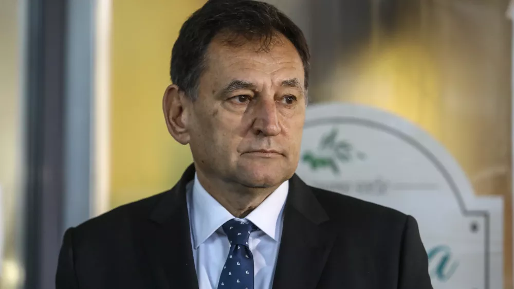 razre&scaron;en predsednik uprave družbe Elektro Ljubljana Andrej Ribič - 08.11.2021 - izjava nedavno razre&scaron;enega predsednika uprave družbe Elektro Ljubljana Andreja Ribiča, na kateri je podrobneje, z imeni konkretnih oseb, predstavil politične in druge pritiske, ki jih je bil deležen pred petkovo razre&scaron;itvijo s položaja predsednika uprave  //FOTO: Luka Cjuha.