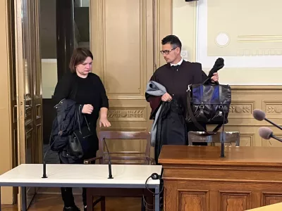 Obtožena Anja Repnik Ber&scaron;a krivde ne priznava in trdi, da se je le branila. Foto: Vesna Lovrec, Večer