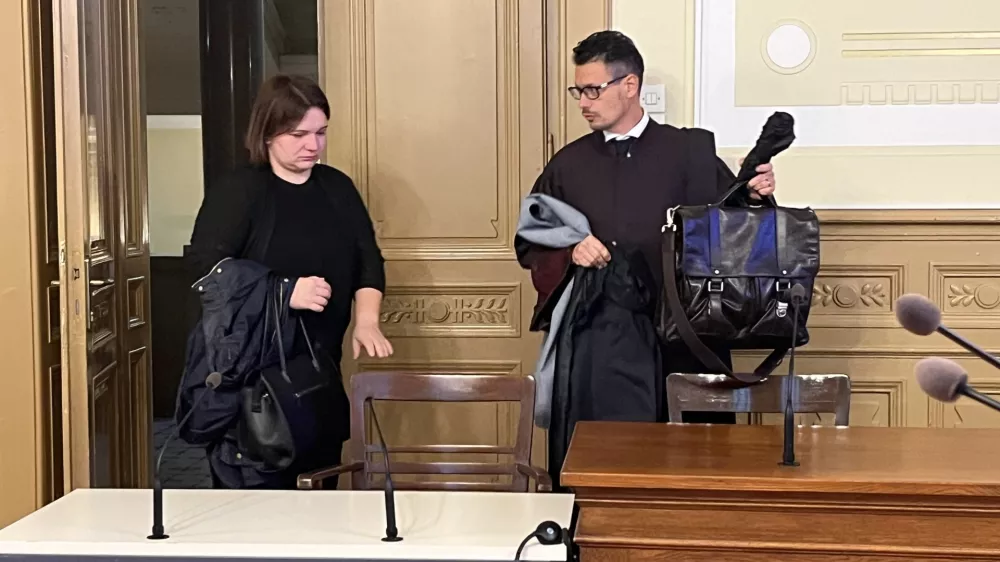 Obtožena Anja Repnik Ber&scaron;a krivde ne priznava in trdi, da se je le branila. Foto: Vesna Lovrec, Večer