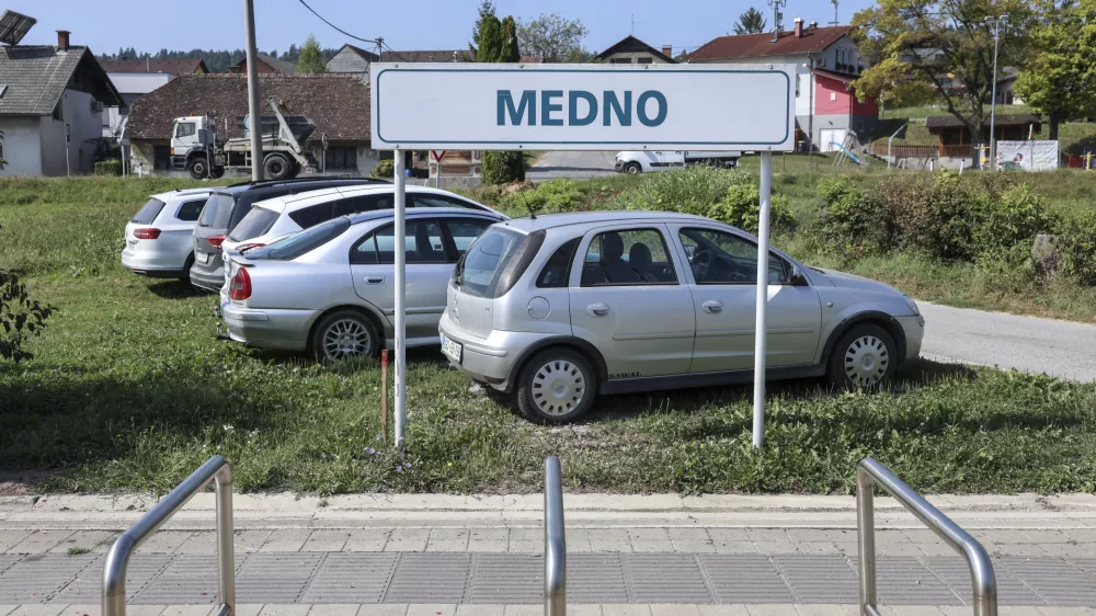 Po rekonstrukciji železnice po trenutnih načrtih v Mednem ne bo več postaje. Foto: Jaka Gasar&nbsp;