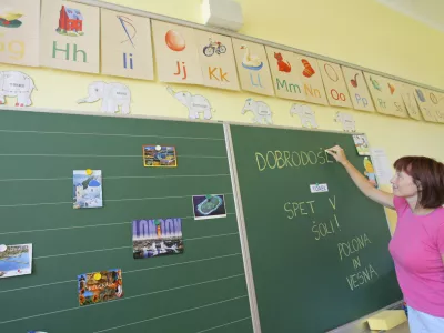 Osnovna &scaron;ola O&Scaron; Toneta Čufarja, Čufarjeva ulica 11 v Ljubljani, - priprave na prvi &scaron;olski dan, učiteljica pripravlja razred///FOTO: Jaka AdamičOPOMBA: ZA OBJAVO V ČASOPISU DNEVNIK