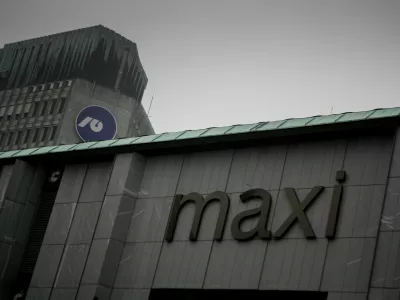 simbolična fotografija, NLB, banka, banke, bančni&scaron;tvo, Nova ljubljanska banka. Maximarket MAXI, Mercator  //FOTO: Bojan Velikonja