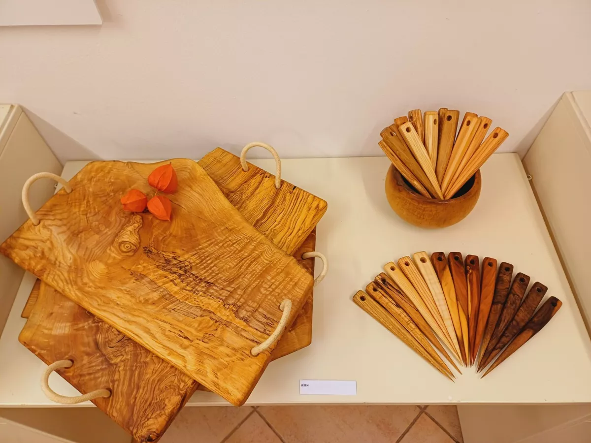 Najraje izdeluje uporabne in hkrati dekorativne kuhinjske izdelke. Foto: Tina Jereb