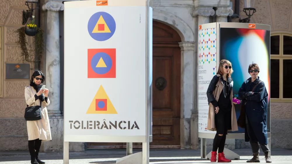 - 27.03.2017 - Mednarodni festival Hi&scaron;a strpnosti 2017 - razstava plakatov svetovnih oblikovalcev na temo strpnosti; //FOTO: Matjaž Ru&scaron;t