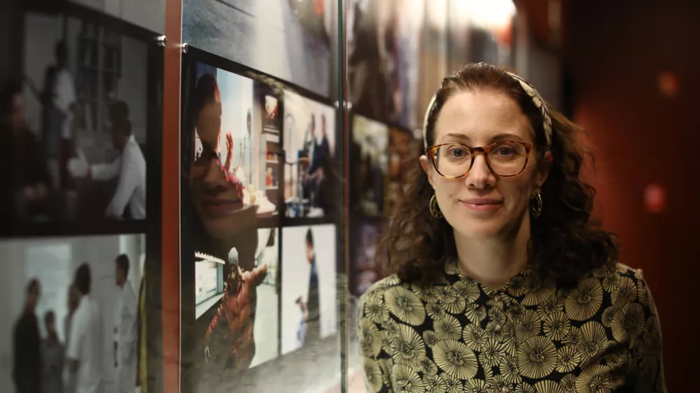 &raquo;Če se restavriranja in digitaliziranja filma ne lotimo pravočasno, ta ne bo počakal. Gre za organski material, za katerega je lahko hitro prepozno,&laquo; opozarja Simone Appleby. Foto: Luka Cjuha