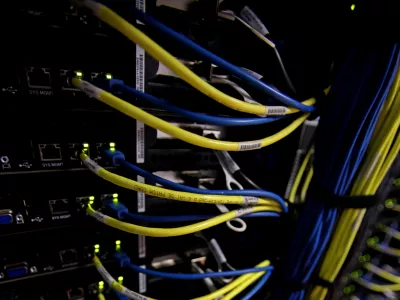 - superračunalnik na Krasu, ki sta ga skupaj zgradila primorsko podjetje Arctur in IBM//FOTO: Matej Pov&scaron;eOPOMBA: ZA OBJAVO V PRILOGI - DNEVNIKOV OBJEKTIV - REPORTAŽA