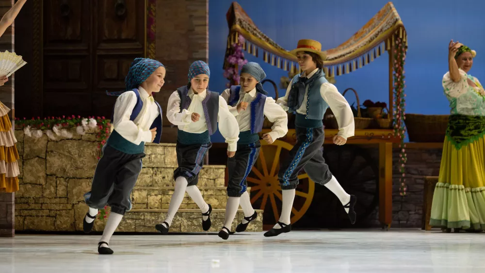 Balet Don Kihot v postavitvi koreografa Denisa Matvienka na odru SNG Opera in balet Ljubljana Foto: Darja &Scaron;travs Tisu