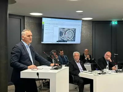 &Scaron;o&scaron;tanjskim svetnikom je prednosti sprejetja interventnega zakona za &Scaron;ale&scaron;ko dolino predstavil tudi minister Bojan Kumer. Foto: Občina &Scaron;o&scaron;tanj