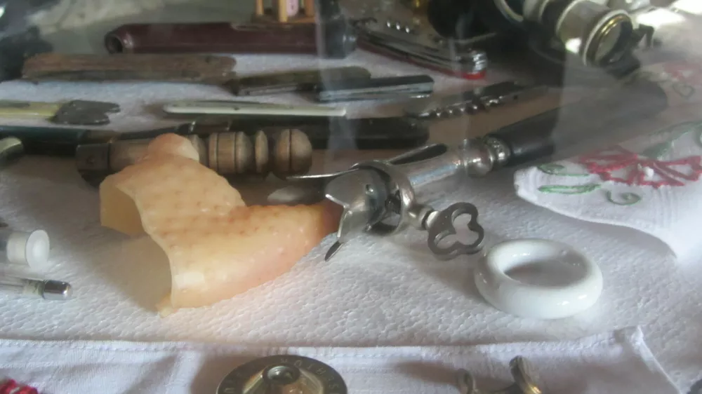 V muzeju na kmetiji Brinovc si lahko ogledate tudi držalo za pi&scaron;čančjo nogo.&nbsp;Foto: Renata Picej