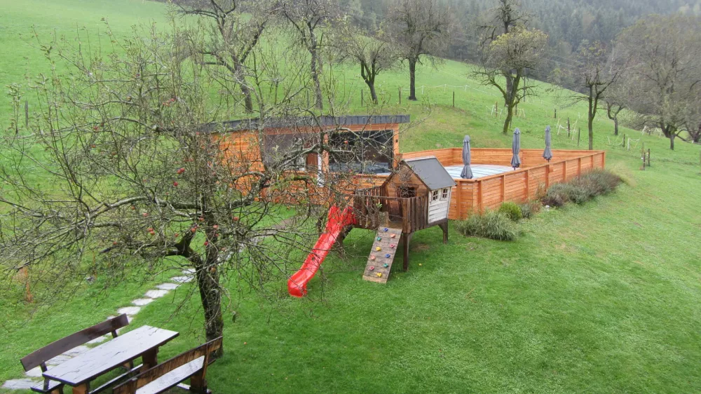 Metulova oaza vode: zunanji bazen in savne.&nbsp;Foto: Renata Picej