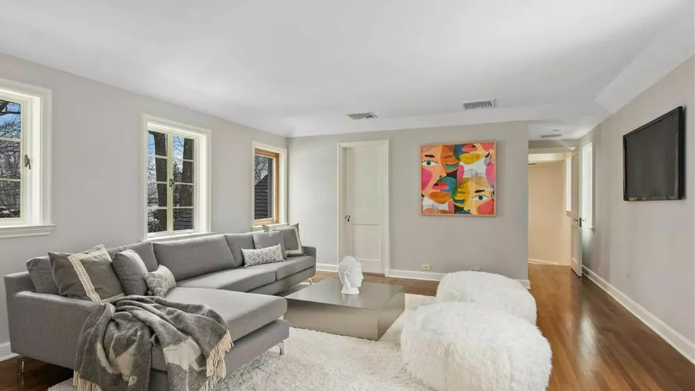 7-11-2024Actor Richard Gere has sold his home in New Canaan, Connecticut for $10.75 million. Sitting on 32 acres of land, the house has 8,811 square feet of living space, with six bedrooms and 8 full and 3 half bathrooms. Special features include a library with a curved corner fireplace, three-car garage and swimming pool. There is also a guest cottage/studio. He originally bought the house from musician Paul SimonPictured: Richard Gere's house,Image: 705679681, License: Rights-managed, Restrictions:, Model Release: no