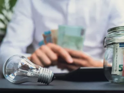 elektrika, denar, stro&scaron;ki, obračun elektrike, omrežnine