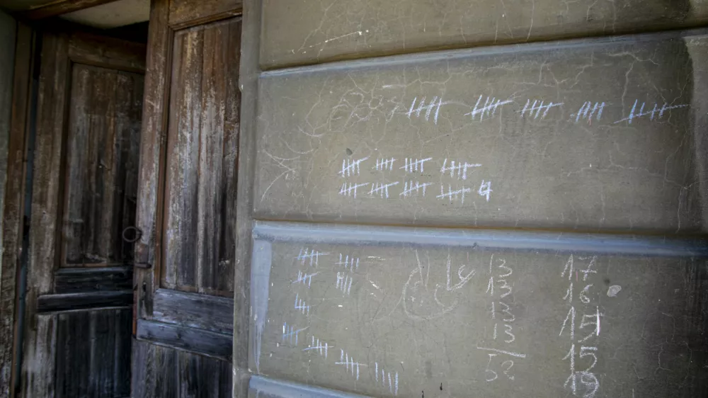 1.11.2024 - Trst - migranti - zapu&scaron;čena pristani&scaron;ka skladi&scaron;ča - pristani&scaron;če - začasna namestitev na migrantski poti - migracijeFOTO: LUKA CJUHA