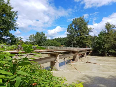 Tako kot že zgrajeni bo tudi novi most dolg dobrih 84 metrov, a bo za 10,5 metra &scaron;ir&scaron;i in za poldrugi meter vi&scaron;ji od starega mostu. Foto: Tina Jereb