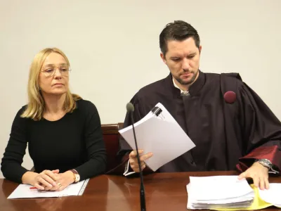 Glavna obravnava se bo z zagovorom Alje Brglez začela sredi decembra. Zastopa jo zagovornik Ale&scaron; Žiher (desno). Foto: Tomaž Skale