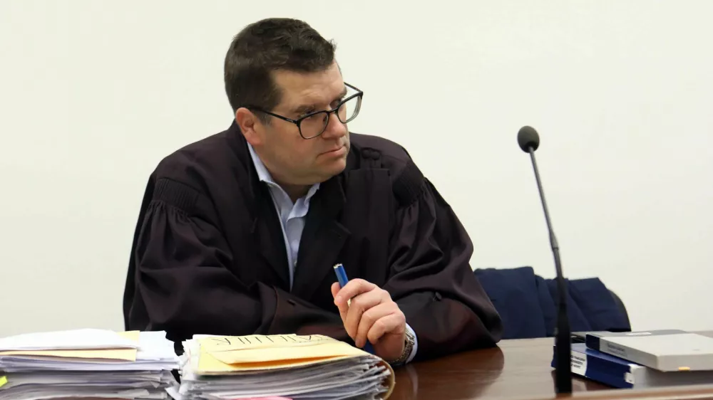 Zagovornik budističnega vodje Mitja Inkret zatrjuje, da se obdolženi ne izogiba kazenskemu postopku. Foto: Tomaž Skale