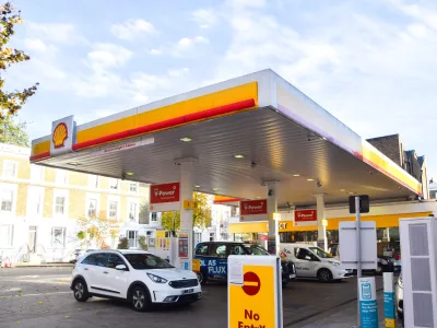 V Shellu izpostavljajo, da bodo med letoma 2023 in 2025 v nizkoogljične energetske re&scaron;itve vložili približno 10 do 15 milijard dolarjev, kar je približno četrtina njihovih izdatkov. Foto: DPA