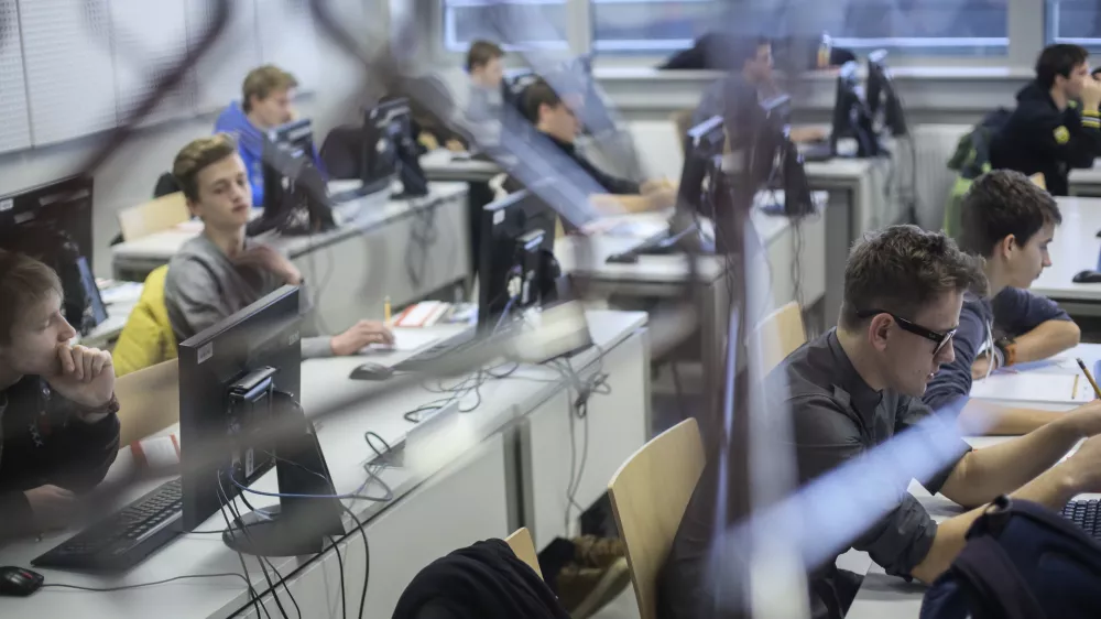 Četrto zahtevnostno raven računalni&scaron;kega mi&scaron;ljenja dosegata zgolj dva odstotka slovenskih učencev, medtem ko je mednarodno povprečje &scaron;est odstotkov učencev. Foto: Jaka Gasar&nbsp;