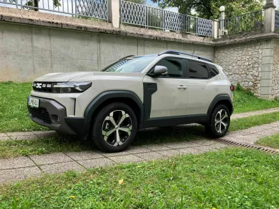 Novi duster je najbolj&scaron;a dacia doslej. Njegova največja hiba je pomanjkljiva varnost, saj ne premore aktivnega tempomata.&nbsp;Foto: Matej &Scaron;takul