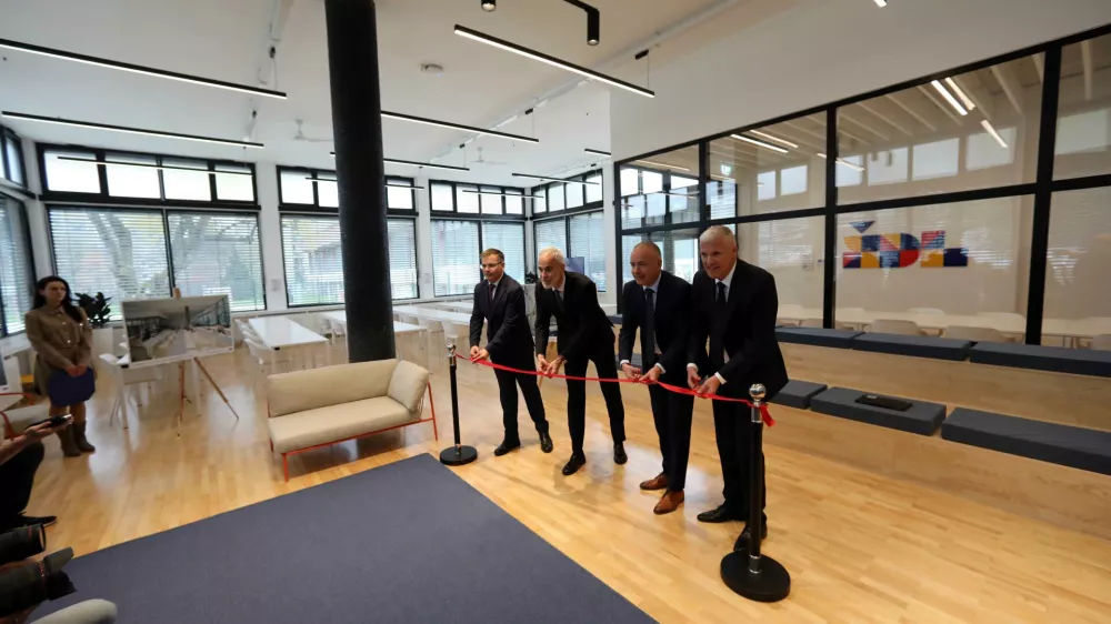 12.11.2024 - odprtje prenovljene večnamenske dvorane v &Scaron;tudentskem domu Ljubljana - Rožna dolinaFoto: Tomaž Skale