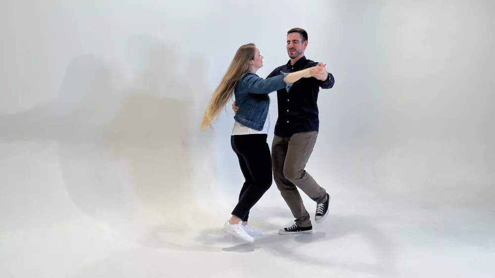 Snemanje učenja osnovnih plesnih korakov Foto: Anja Jerin