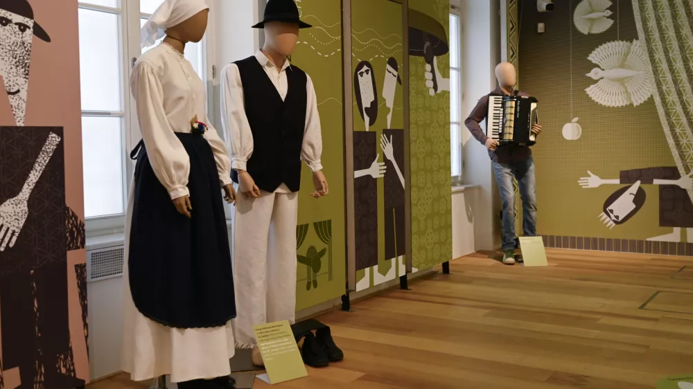 Tradicionalna oblačila na razstavi Ples &ndash; živa dedi&scaron;čina Evrope v gibanju v SEM Foto: Nik Erik Neubauer