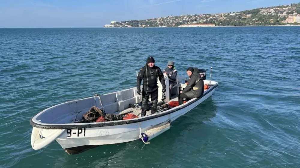 Či&scaron;čenje morskih travnikov F Zavod You Sea