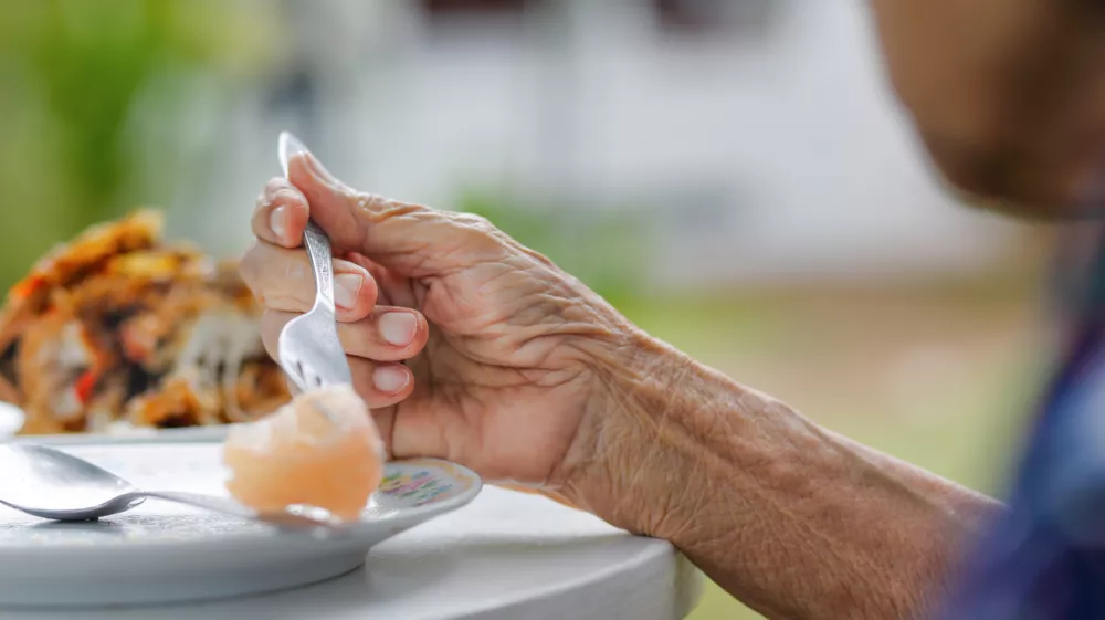 Sarkopenijo se običajno odpravlja s primerno fizično aktivnostjo in ustreznim vnosom hranil, &scaron;e posebej beljakovin. / Foto: Getty Images
