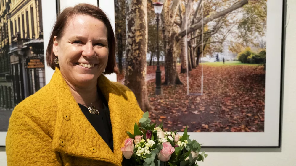Barbara Gregurič Silič, fotografinja: Sem Mariborčanka, ki živi v Ljubljani. Dokler pred dvanajstimi leti nisem pri&scaron;la v fotoklub, nekaterih stvari v mestu absolutno nisem zaznala. Videla sem jih &scaron;ele skozi objektiv. Pravzaprav je to precej noro &ndash; kot bi pogledal v drug svet. Foto:&nbsp;Nik Erik Neubauer