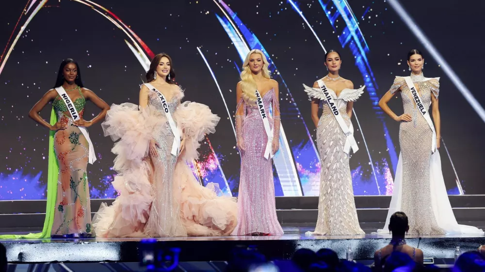 The five finalists, Miss Nigeria Chidimma Adetshina, Miss Mexico Maria Fernanda Beltran, Miss Denmark Victoria Kjaer Theilvig, Miss Venezuela Ileana Marquez and Miss Thailand Opal Suchata Chuangsri, pose for the jury during the 73rd Miss Universe pageant in Mexico City, Mexico November 16, 2024. REUTERS/Raquel Cunha