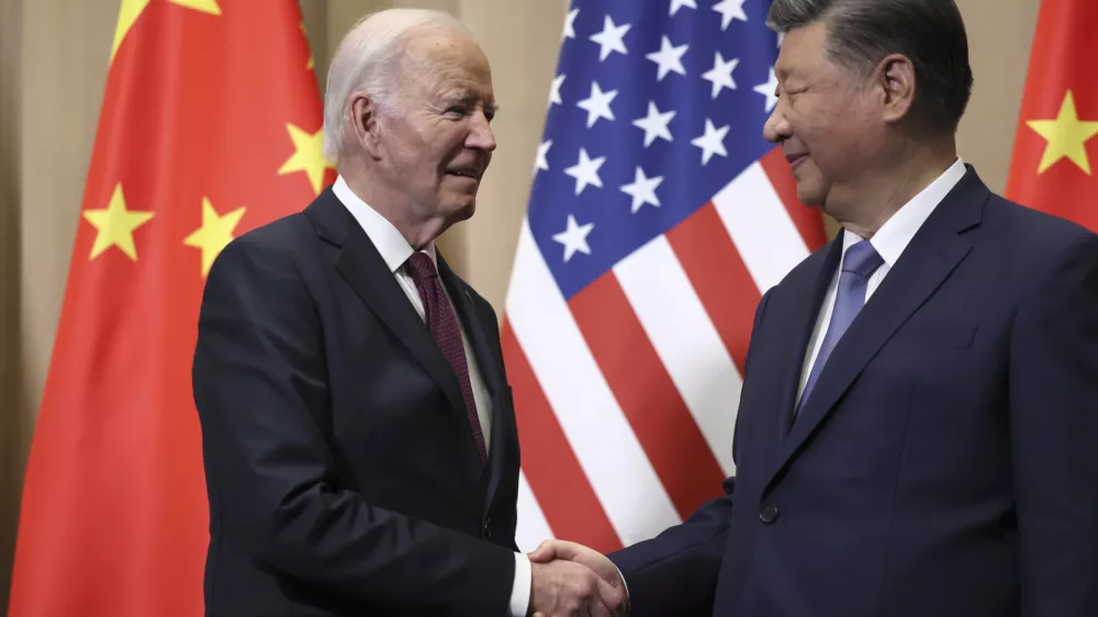 Ameri&scaron;ki predsednik Joe Biden in kitajski predsednik Xi Jinping sta se v Limi strinjala, da je z izvolitvijo Trumpa svet stopil v obdobje negotovosti in nečesa novega. Oboje velja tudi za odnose med ZDA in Kitajsko. Foto: AP