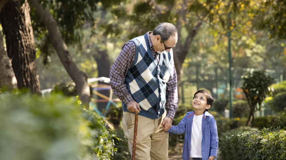 Kaj če se vrnemo skozi čas in preprečimo rojstvo na&scaron;ih star&scaron;ev? / Foto: Istock