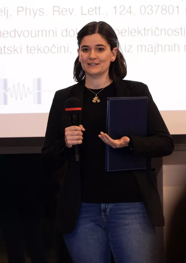 Nerea Sebasti&aacute;n Ugarteche je prejela Blinčevo nagrado za enkratni dosežek. / Foto: Ijs