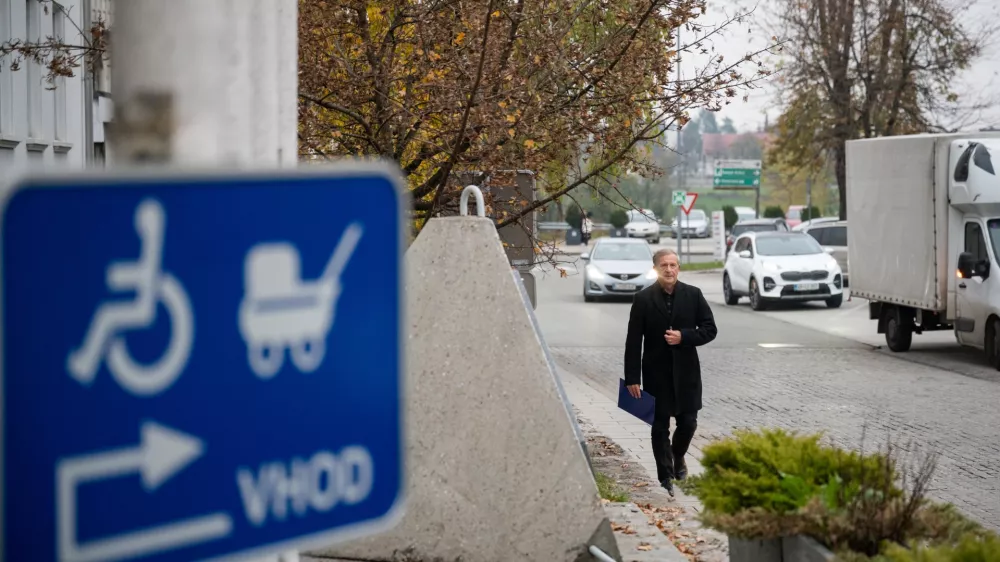 Kranj, Upravna enota.Izjava Karla Erjavca o stranki Zaupanje. 