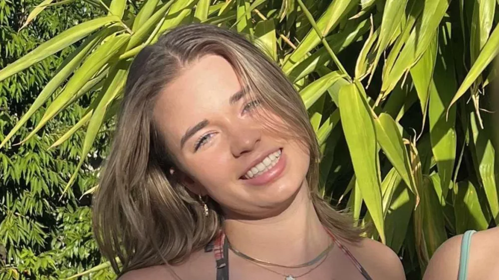 19-letna Holly Bowles je &scaron;esta tragična smrtna žrtev zastrupitve z alkoholom v Laosu. Vir: FB