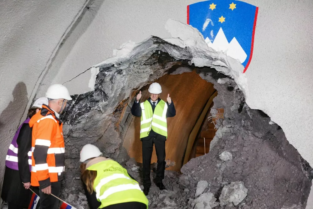 Prebitje druge cevi Karavan&scaron;kega predora s slovenske strani, marec 2024 - grb / Foto: Nebojsa Tejic/sta