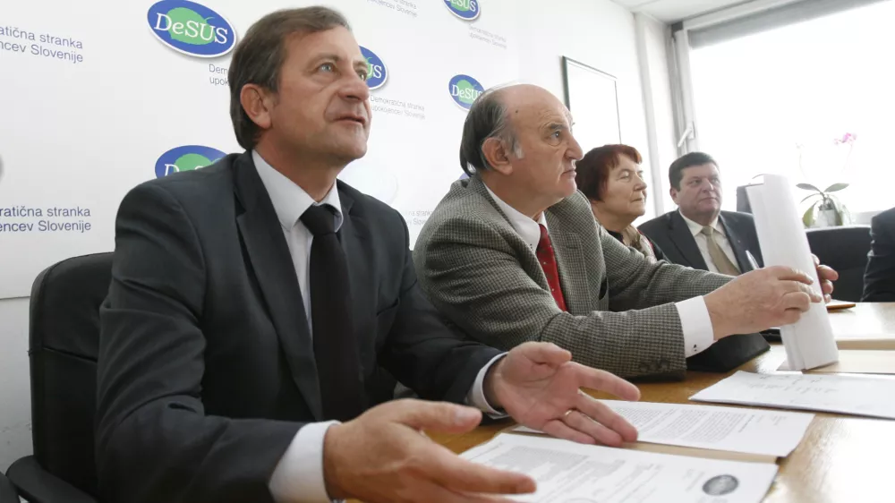 predsednik stranke DeSUS in zunanji minister Karl Erjavec (podpredsednik vlade) in generalni sekretar DeSUS Ljubo Jasnič - Izvr&scaron;ilni odbor DeSUS - Demokratična stranka upokojencev Slovenije 2013 - razpravljali o usodi koalicije po ugotovitvah protikorupcijske komisije, da sta premier in ljubljanski župan kr&scaron;ila zakonodajo,//FOTO: Tomaž Skale