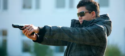 Vse več najstnikov je ujetih v kremplje kriminalnih združb, za katere opravljajo tudi najhujša kazniva dejanja. Foto: Reuters