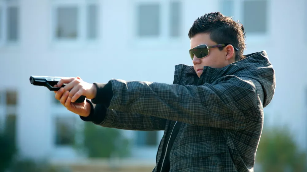 Vse več najstnikov je ujetih v kremplje kriminalnih združb, za katere opravljajo tudi najhuj&scaron;a kazniva dejanja. Foto: Reuters