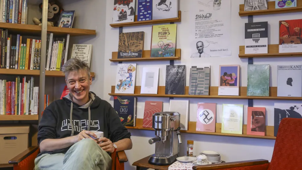 27.11.2024 - knjigarna &Scaron;i&scaron;kla Anja Zag Golob, slovenska pesnica, urednica, kritičarka, dramaturginja in prevajalkaFOTO: LUKA CJUHA